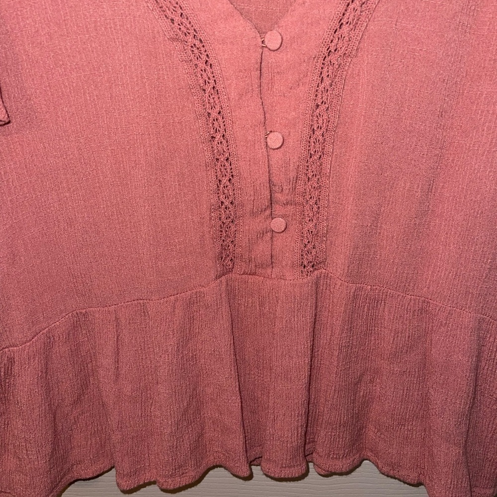 Eyeshadow High-Low Cropped Top - Picture 4 of 5
